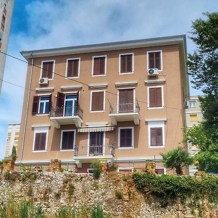 Apartment Lori - Beautiful View غييكا المظهر الخارجي الصورة