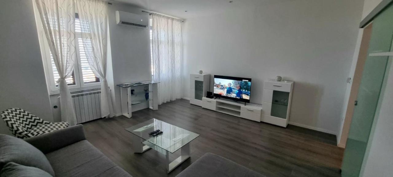 Apartment Lori - Beautiful View غييكا المظهر الخارجي الصورة