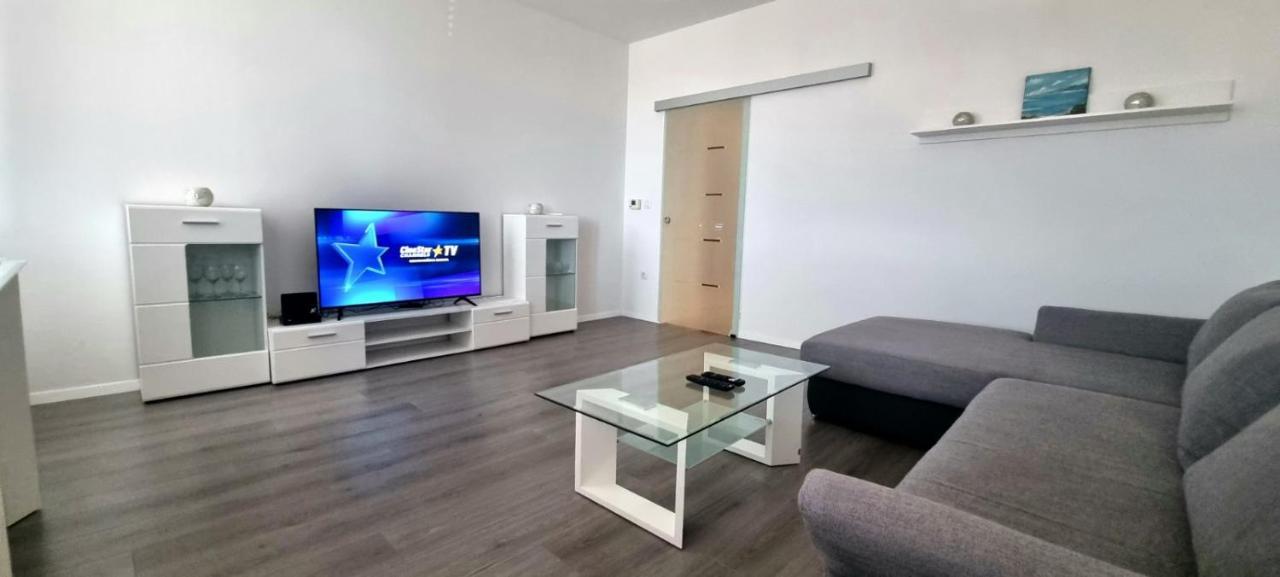 Apartment Lori - Beautiful View غييكا المظهر الخارجي الصورة