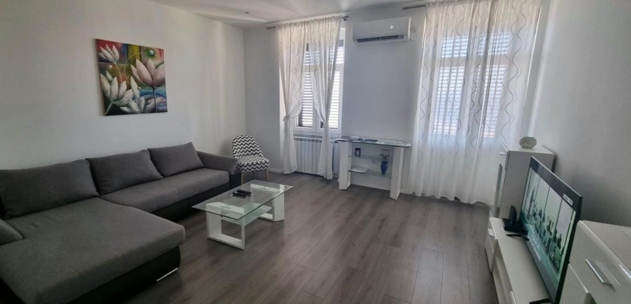 Apartment Lori - Beautiful View غييكا المظهر الخارجي الصورة